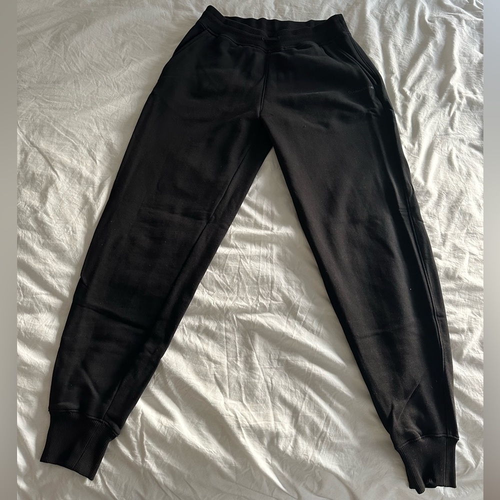 Outdoor Voices women’s black jogger